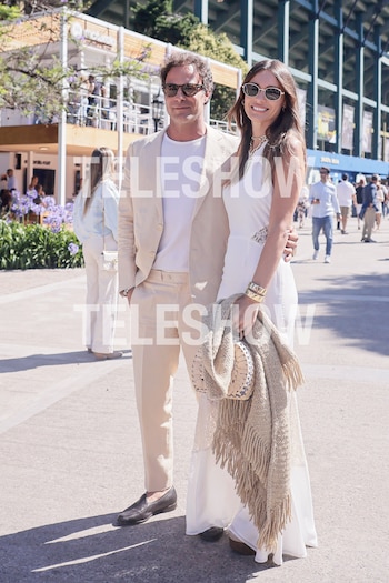 La pareja eligió colores crudos