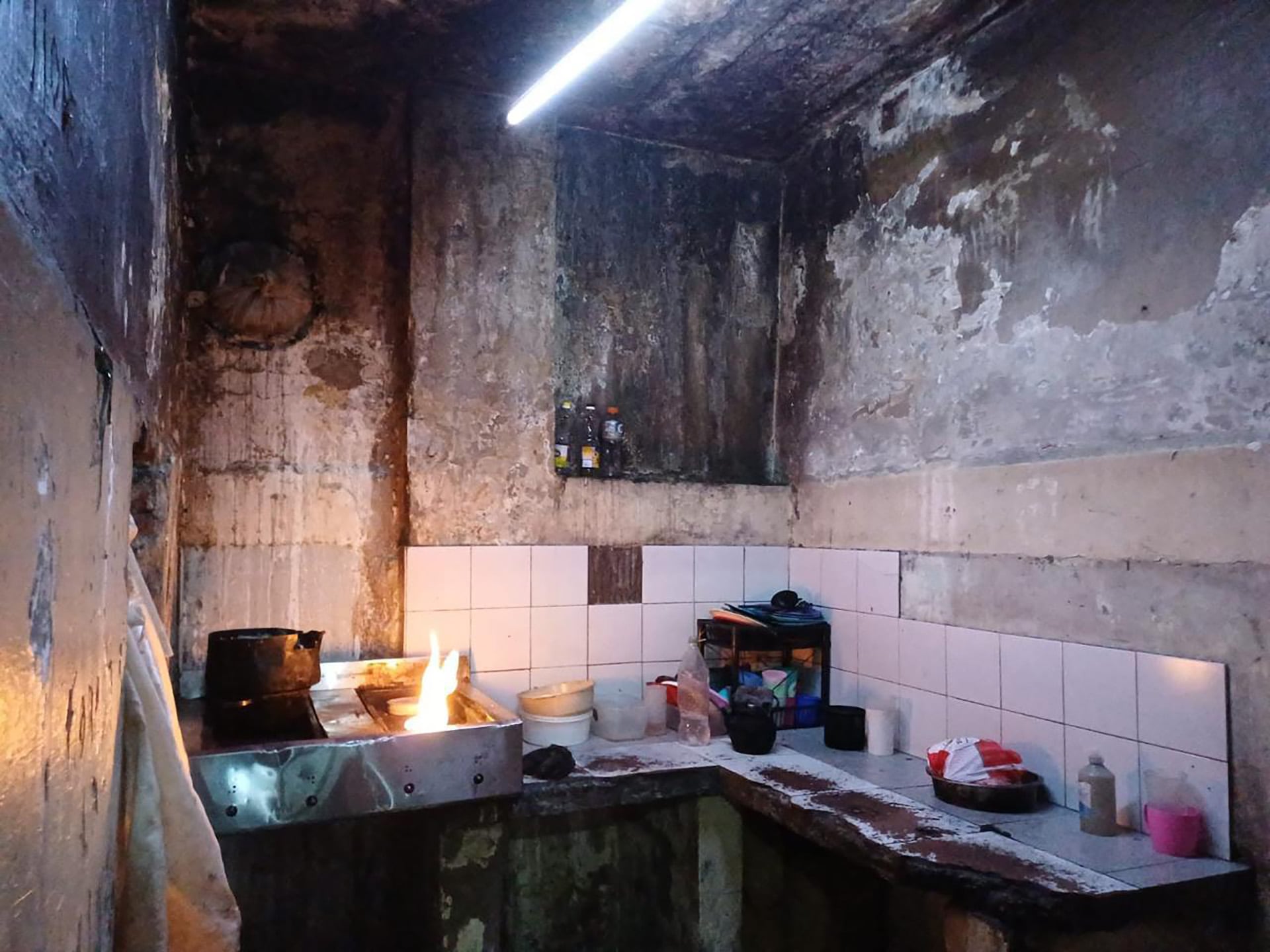 Las condiciones de la cocina del penal.