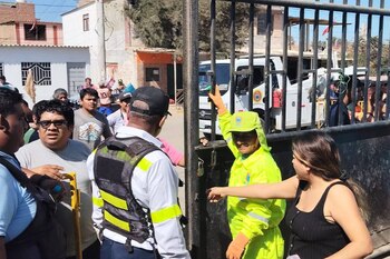 Comerciantes son evacuados del mercado