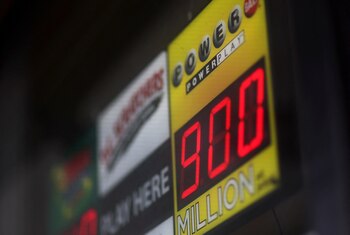 Durante tres días, el sitio web mostró dos conjuntos diferentes de números ganadores, causando confusión y angustia. (REUTERS/Leah Millis)