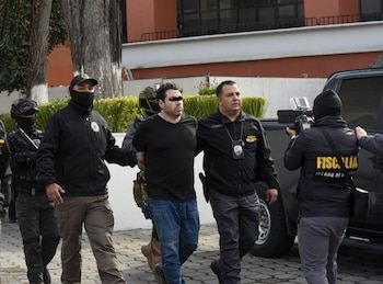 TOLUCA, ESTADO DE MÉXICO, 04SEPTIEMBRE2026.- Diego Sebastián “N” y Gerardo “N”, presuntos implicados en el multihomicidio de Atizapán, donde perdieron la vida Jonathan Meléndez, tecladista de Camilo Séptimo, su esposa embarazada, su pequeña hija de 3 años, una joven trabajadora y su mascota, fueron trasladados del Complejo Central de la Fiscalía General de Justicia del Estado de México (FGJEM) al Centro de Reinserción Social de Barrientos en Tlalnepantla. FOTO: CRISANTA ESPINOSA AGUILAR/CUARTOSCURO.COM