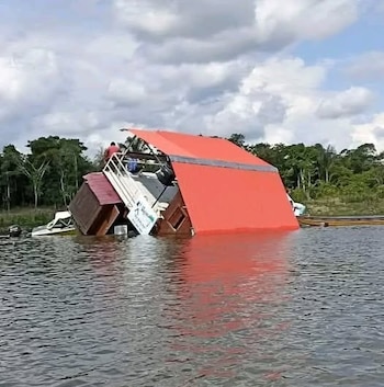 El mes pasado, balsa se