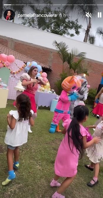 Camila vuelve a coincidir con la familia de Christian Domínguez en fiesta de Cataleya. Instagram / @pamelafrancoviera