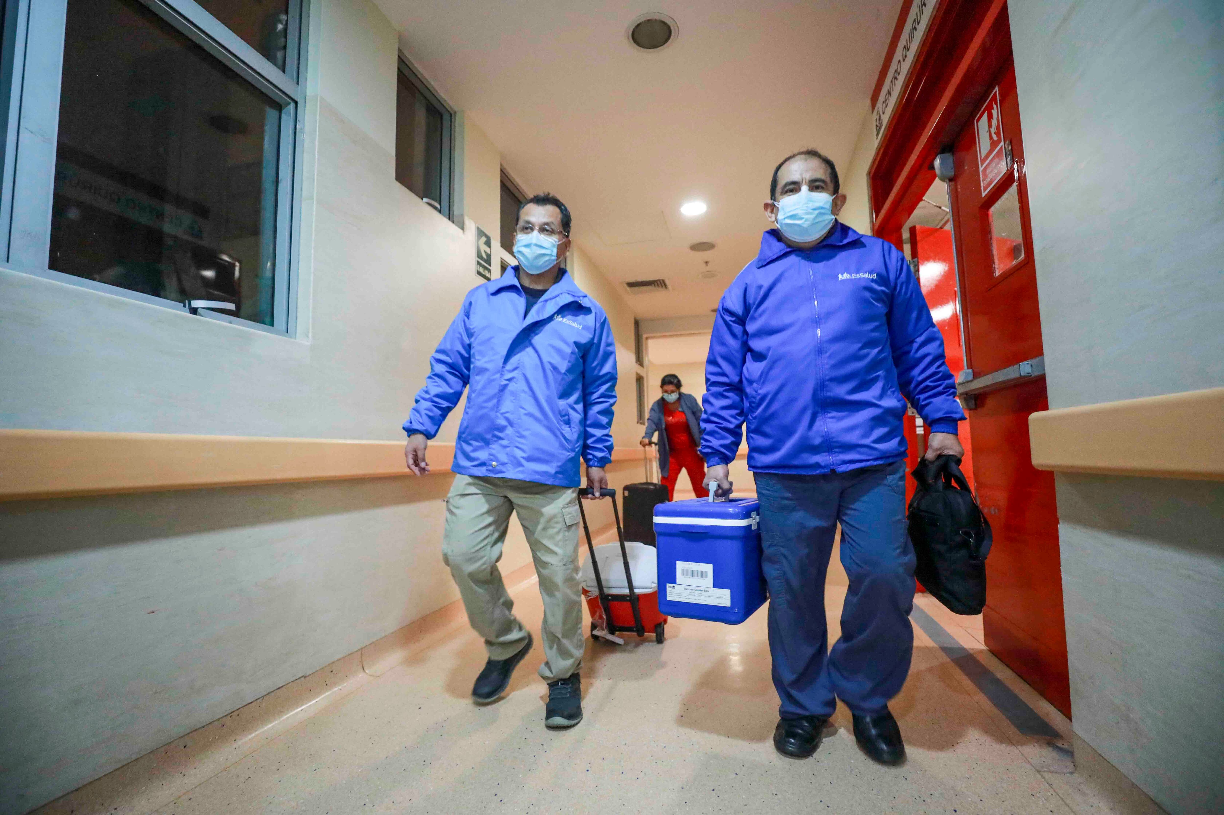 Además del histórico doble trasplante, EsSalud realizó la extracción exitosa de un tumor gigante a una niña de cinco años en La Libertad, consolidando su liderazgo en intervenciones de alta complejidad. - EsSalud