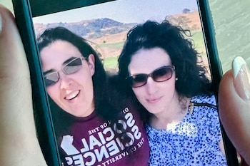 Emma Tsurkov, hermana de Elizabeth, agradeció a líderes y organizaciones por el apoyo brindado (Foto AP/Eric Tucker)