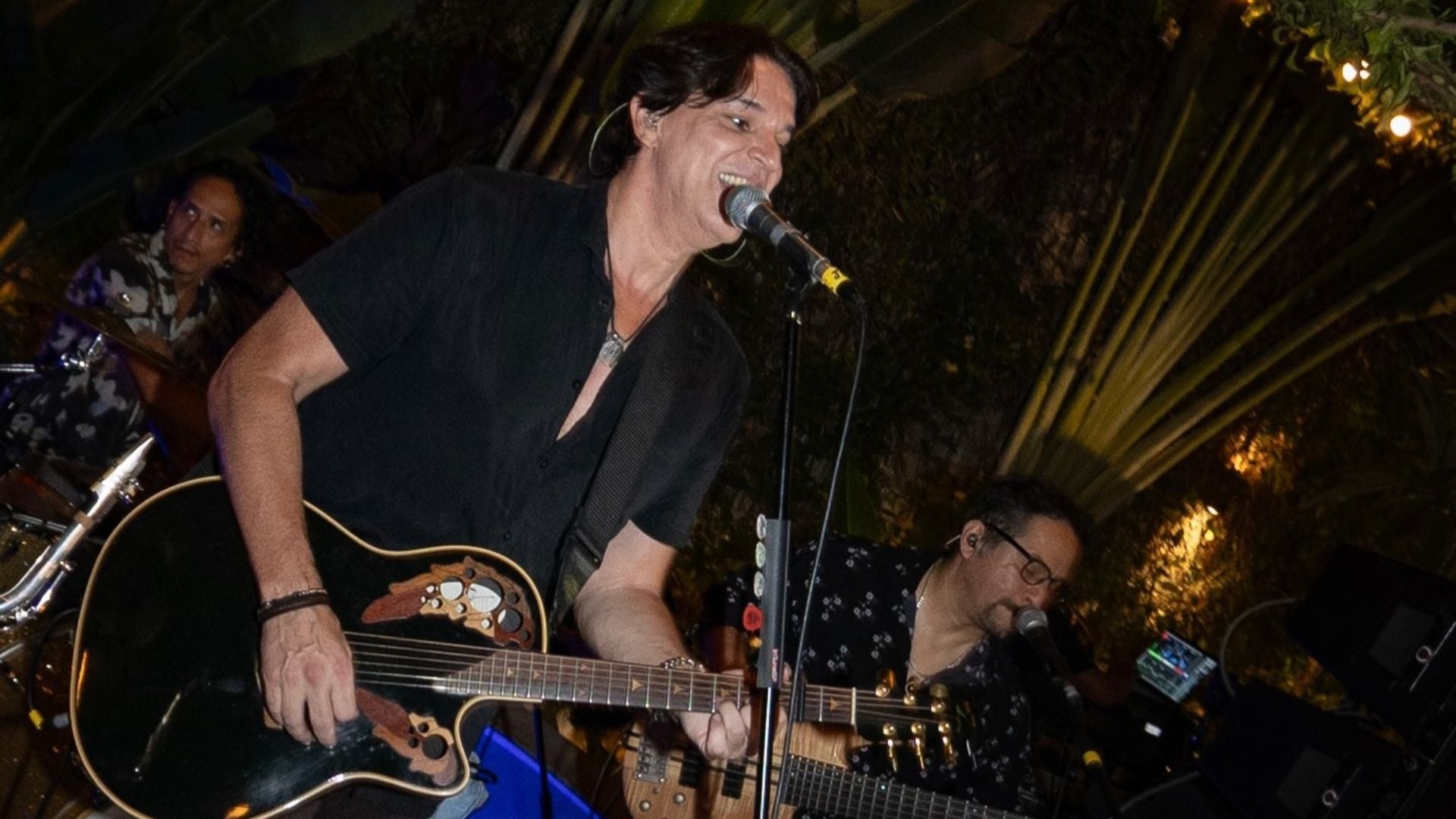 Guillermo Bussinger debuta como solista con ‘Cuéntame’ tras una década junto a Pedro Suárez-Vértiz La Banda