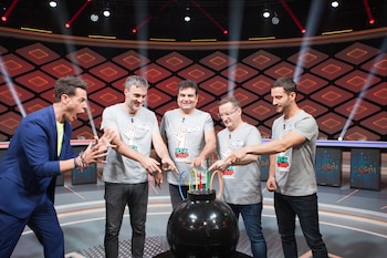 Christian Gálvez, con los miembros de Rock Campers en '¡Boom!'. (Mediaset España)
