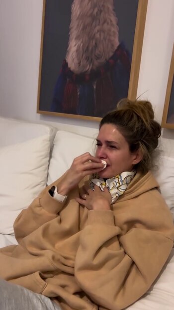 "¡Qué película de mierd...!", lanzó,