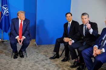 El secretario de Defensa de