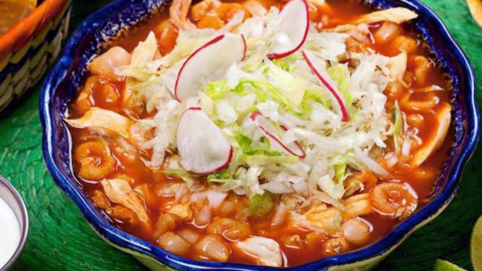 El pozole es uno de los platillos tradicionales mexicanos más importantes. (Foto: Twitter@callitkarm4a)