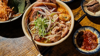 Hace calor. Tómate una sopa caliente