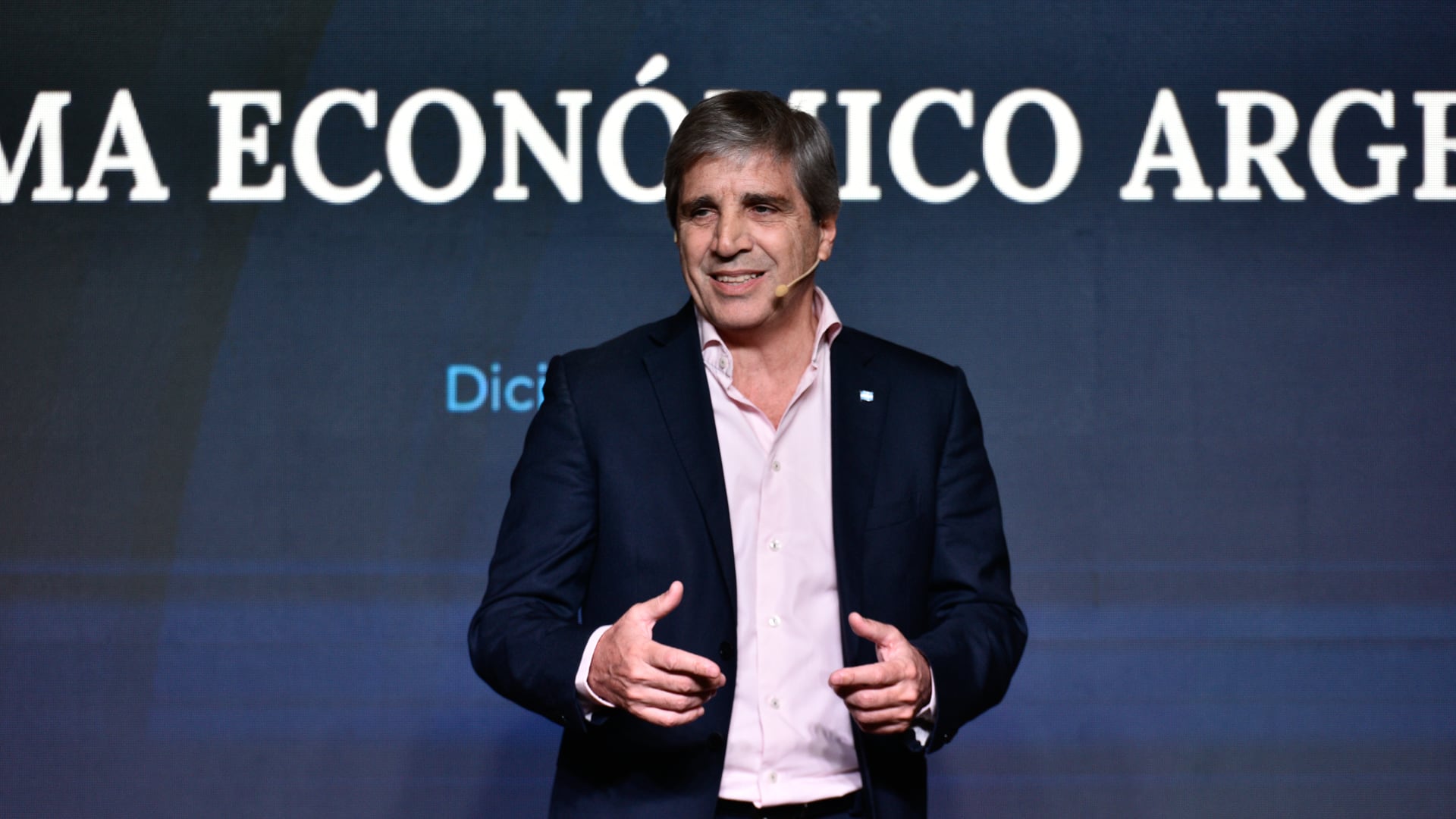 El Tesoro compró USD 320 millones este lunes, según confirmó Santiago Bausili.