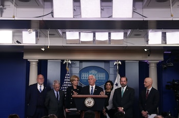 El vicepresidente de los Estados Unidos Mike Pence durante la conferencia de prensa de ayer