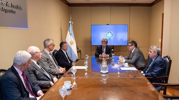 El Gobierno analiza realizar una demanda ante un organismo internacional por el atentado a la AMIA