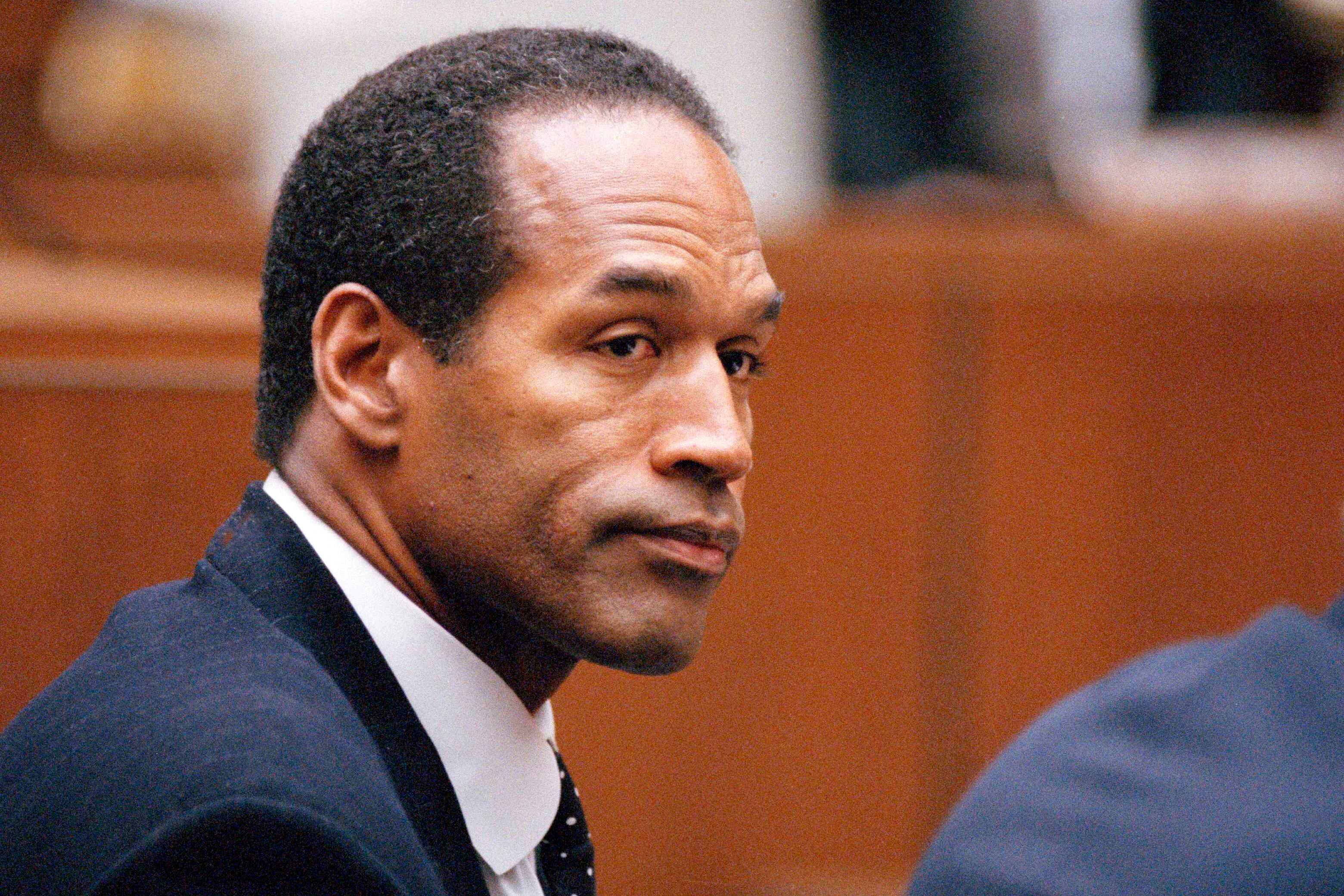 Los archivos del FBI contienen 790 páginas detallando la evidencia recolectada en el caso de OJ Simpson (Foto AP/Pool/Lois Bernstein, Pool)