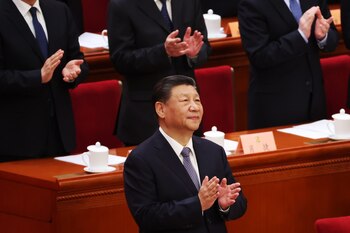 El presidente chino, Xi Jinping, durante la ceremonia de apertura de la sesión del Comité Nacional de la 14ª Conferencia Consultiva Política del Pueblo Chino (CCPPCh) en el Gran Salón del Pueblo de Beijing. EFE/EPA/WU HAO