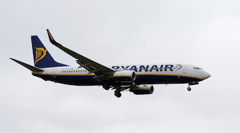 Un avión de Ryanair aterriza