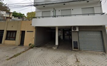 Edificio atacado por los sicarios