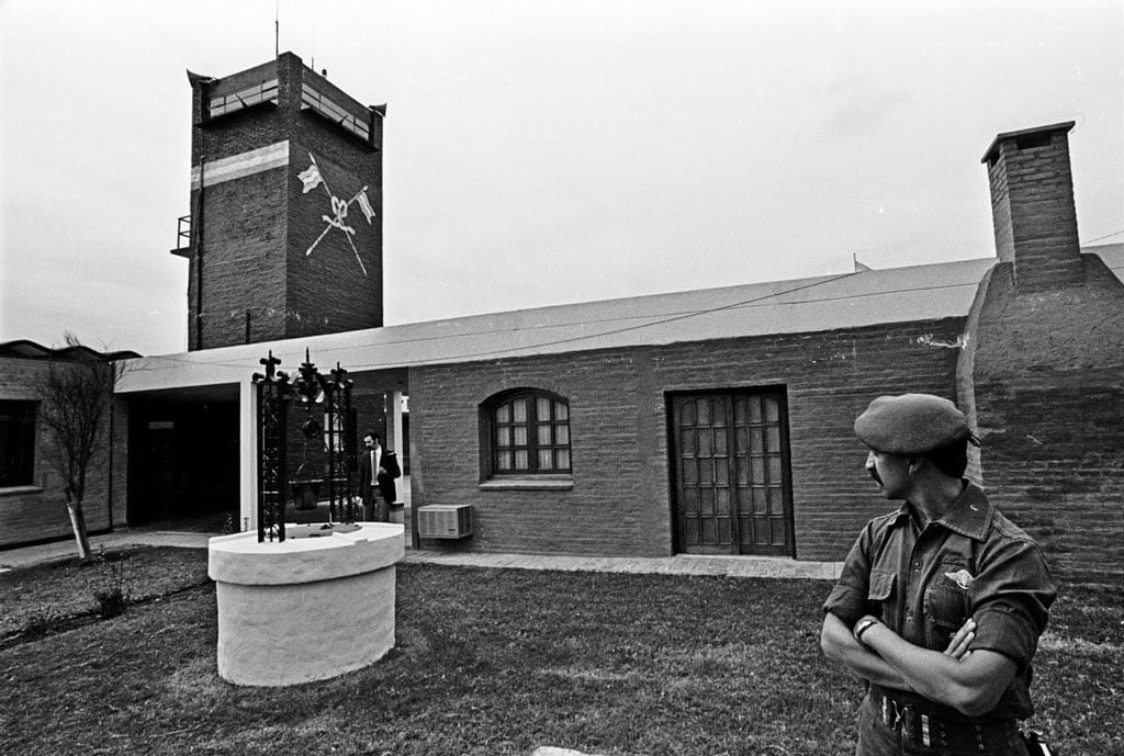 Se estima que en La Perla estuvieron detenidos entre 2.000 y 2.500 personas, de las cuales la mayoría sigue desaparecida (Foto histórica CONADEP)