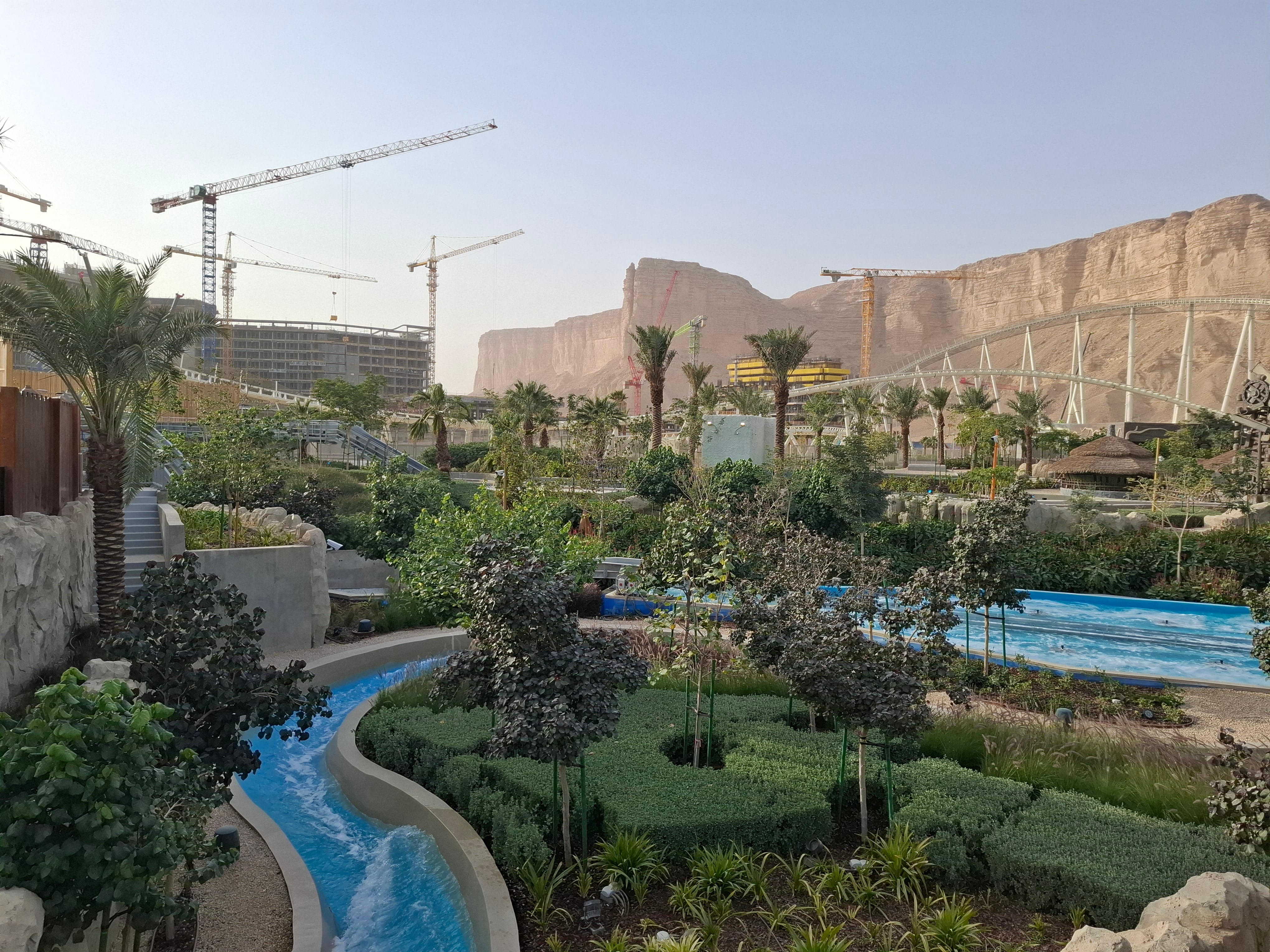 El parque de diversiones ya está abierto y tiene este corredor de agua