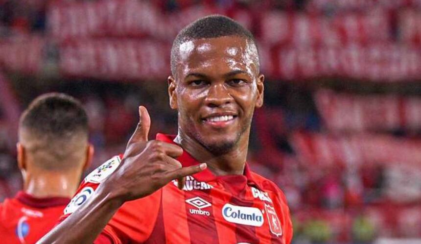 Larry Angulo jugó la temporada 2024/25 en el fútbol costarricense - crédito América de Cali