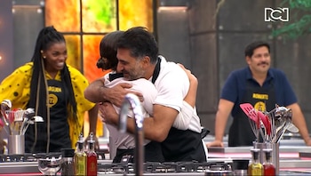 Jacques Toukhmanian abrazó a María