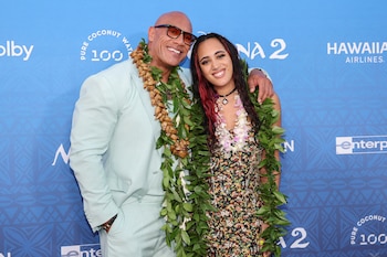Simone Johnson, hija de Dwayne Johnson, cambió su destino tras una lesión de rodilla que truncó su entrada a la universidad en Nueva York (REUTERS/Marco Garcia)