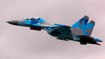 Un avión Sukhoi Su-27 de