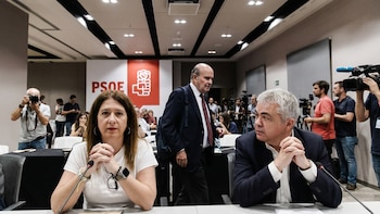 Claves para entender por qué la UCO investiga a Leire, la gerente del PSOE, Santos Cercán, un excapitán y hasta el presidente de Correos por pagar las cloacas socialistas