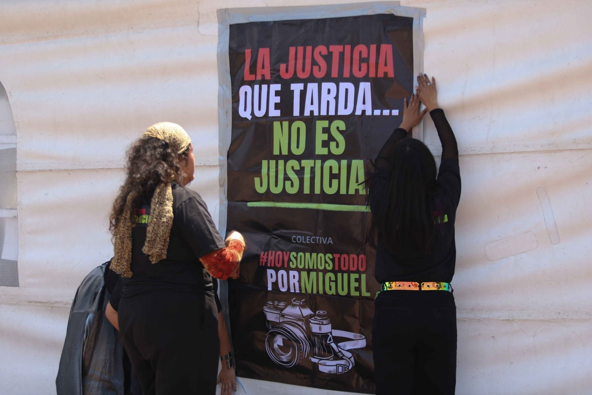 CIUDAD DE MÉXICO, 05ABRIL2026.- A un año del fallecimiento de los fotógrafos Bere y Miguel tras la caída de una estructura metálica decorativa en el en Festival Axe Ceremonia, el colectivo