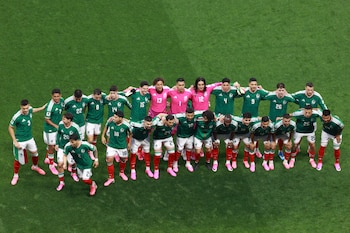 La Selección Mexicana reunida para la foto oficial antes de jugar vs Inglaterra. EFE/ Mario Guzman