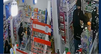El robo en la farmacia de San Lorenzo ocurrió cuando un trabajador estaba solo en el local del empalme de Camoapa. (Imagen retomada de 100% Noticias)