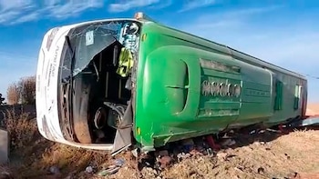 Al menos 9 muertos y 22 heridos en un fuerte accidente de autobús en el sur de Bolivia