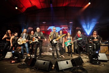 La superbanda del cuarto aniversario