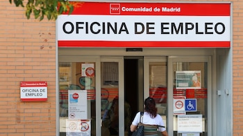 El paro sube en 23.587 personas en septiembre, hasta casi 2,38 millones, mínimo en este mes desde 2007