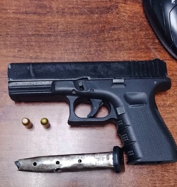 La Policía Nacional incautó un arma de fuego modificada en los operativos realizados./ (Redes Diego Pesqueira)