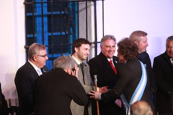 Javier Milei saluda a Nacho