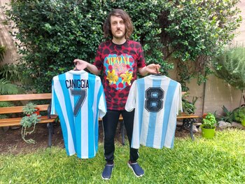 Leandro posa con sus dos