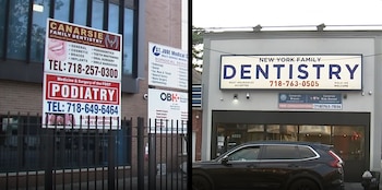 Dos edificios con varios letreros de consultorios dentales y de podología. Un vehículo utilitario deportivo oscuro está aparcado frente a uno de los edificios
