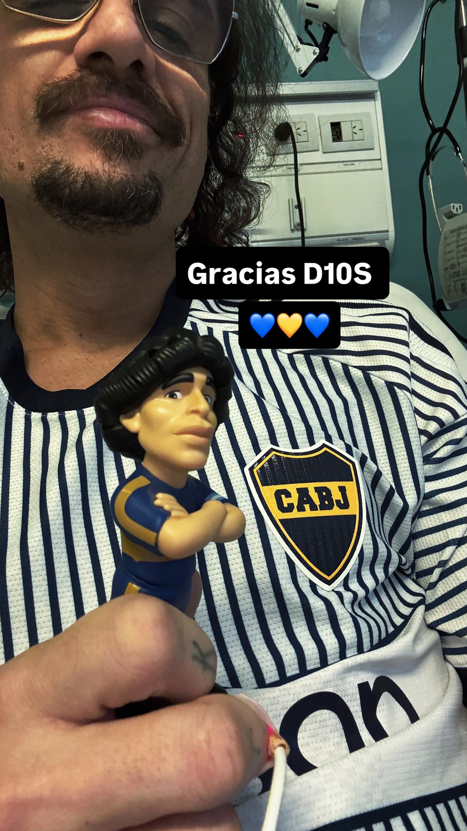 Daniel Osvaldo celebró la victoria de Boca en el hospital