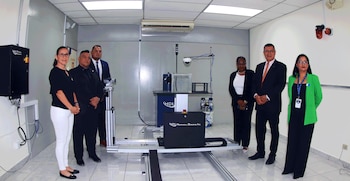 La colaboración con el OIEA fue fundamental para la creación del laboratorio, destacando la vinculación de la UES con organismos internacionales de energía nuclear. (Foto cortesía UES)