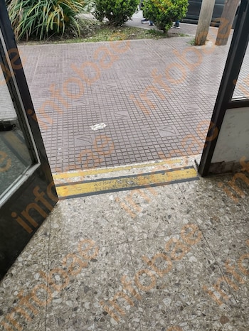 Fue a una farmacia, tropezó con un escalón sin señalizar y la Justicia ordenó indemnizarla