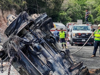 Restos de uno de los vehículos incendiados en el sitio. Crédito: SGIRPCGRO