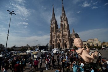 Algunos de los manifestantes, junto