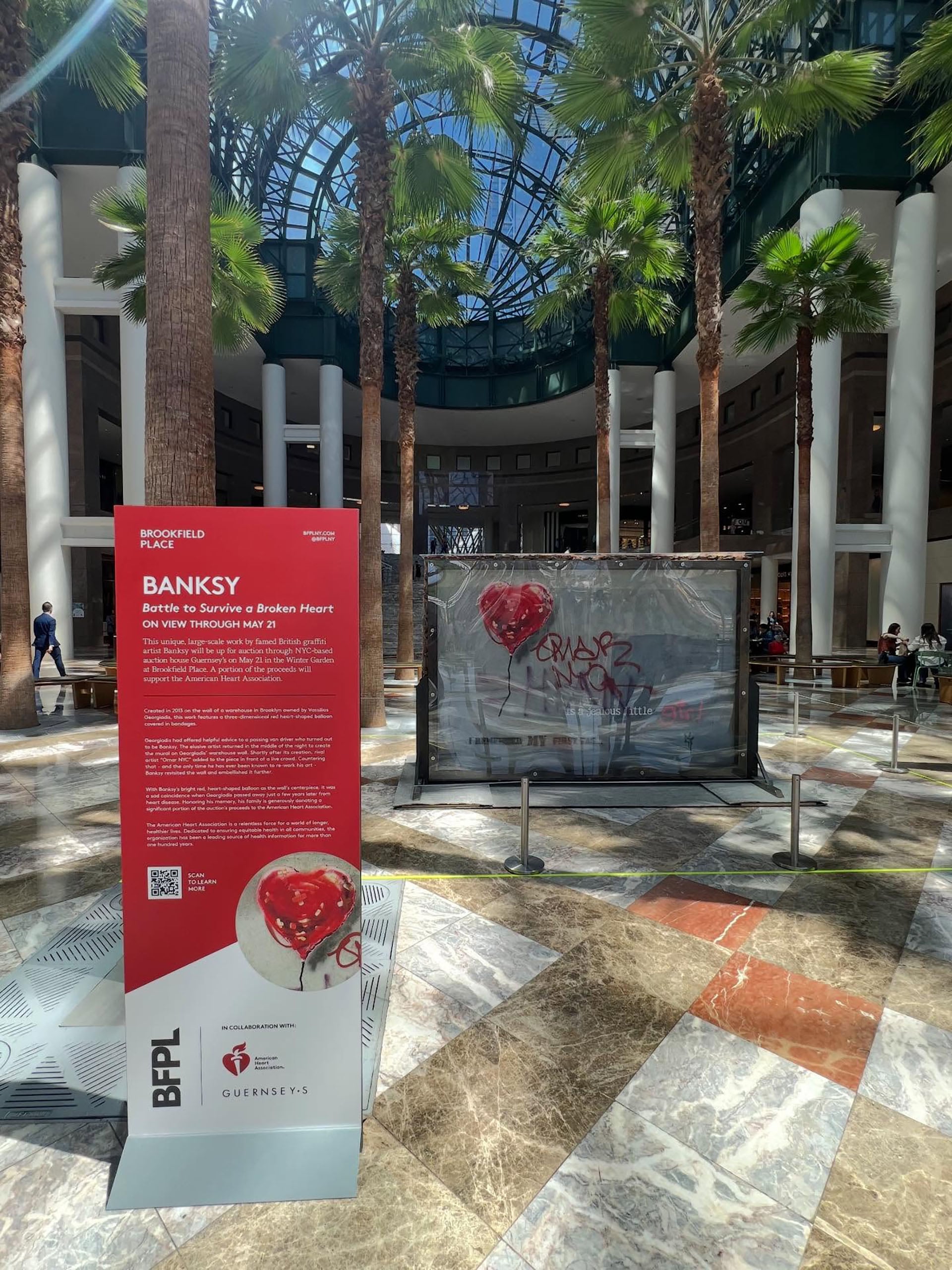 Una obra característica de Banksy será subastada el 21 de mayo en Guernsey’s en Nueva York(@cristina.in.newyork)