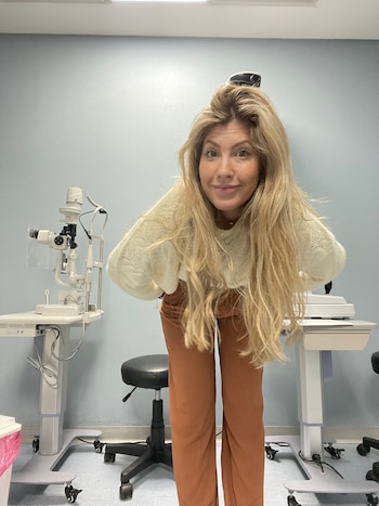 Jennifer es médica oftalmóloga y