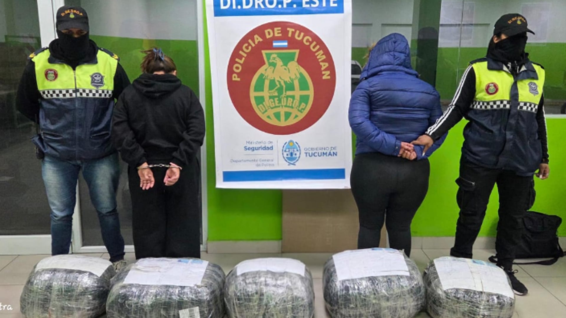 Efectivos de la Policía de Tucumán incautaron 48 kilos de marihuana y detuvieron a dos mujeres en un operativo contra el narcotráfico