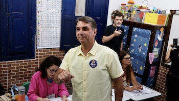 Flávio Bolsonaro rechaza los resultados electorales y anuncia que pedirá la anulación de los comicios