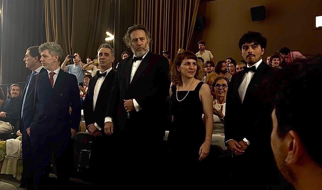 El equipo de El Pampero Cine en e en el Festival de Venecia presentando