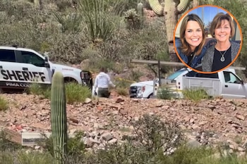 Camioneta del Sheriff de Pima County y otro vehículo blanco en desierto rocoso con cactus y vegetación; un agente policial, cinta amarilla. Recuadro con dos mujeres